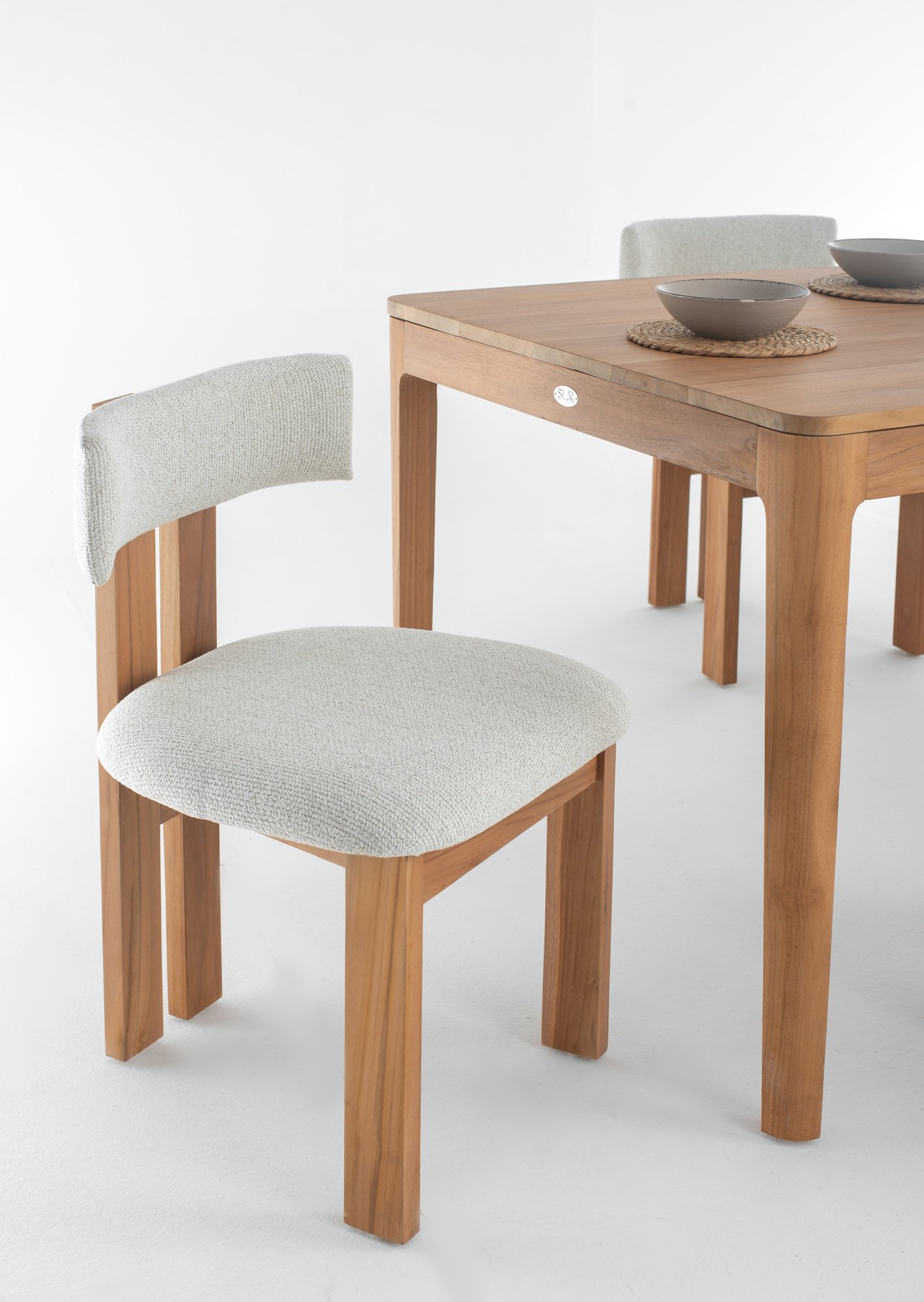 EXTENSION INDOOR DINING TABLE &LUNA CHAIR Thumbnail